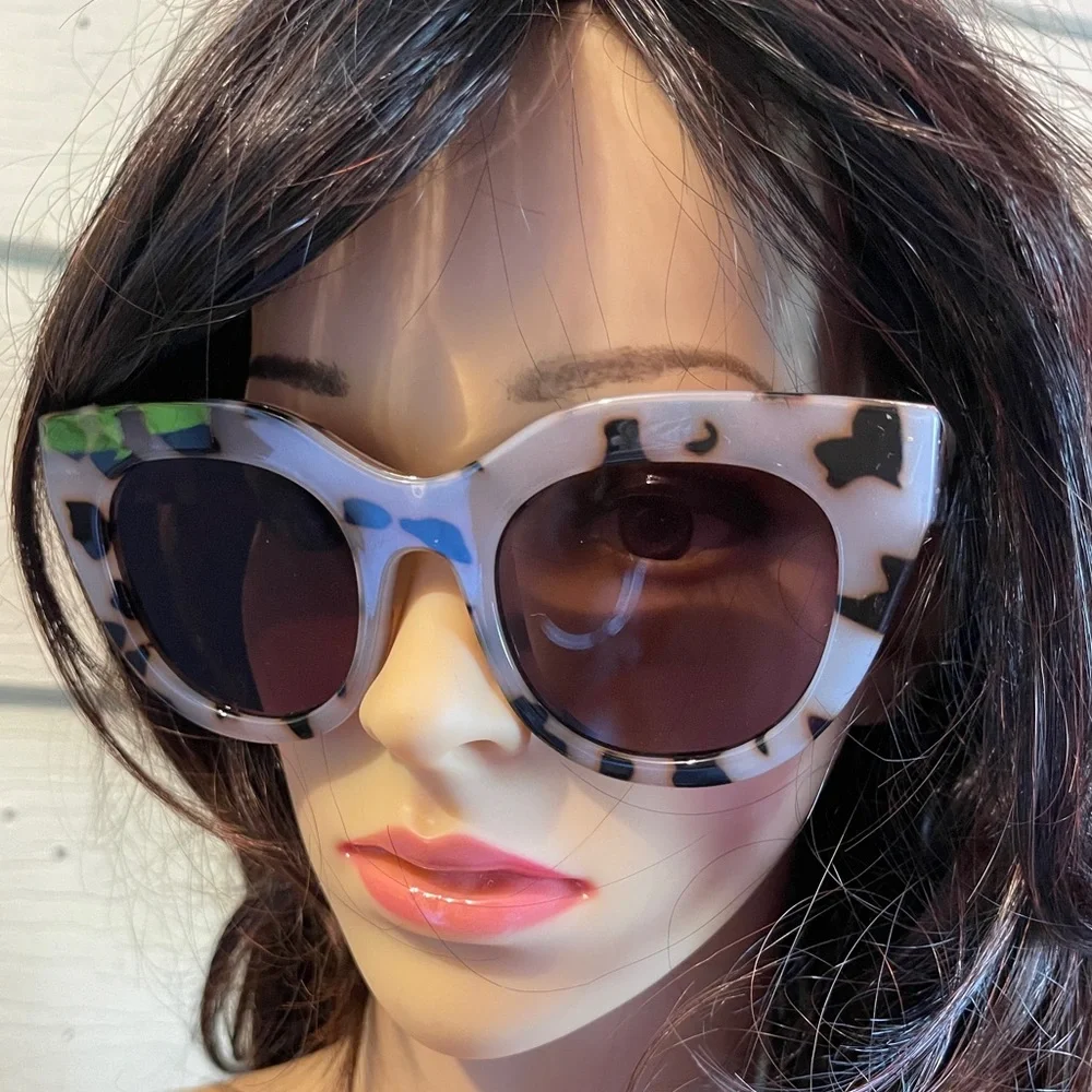**SOLD** Le Specs Air Heart Sunglasses In Cookie Tort Unisex - Picture 2 of 16